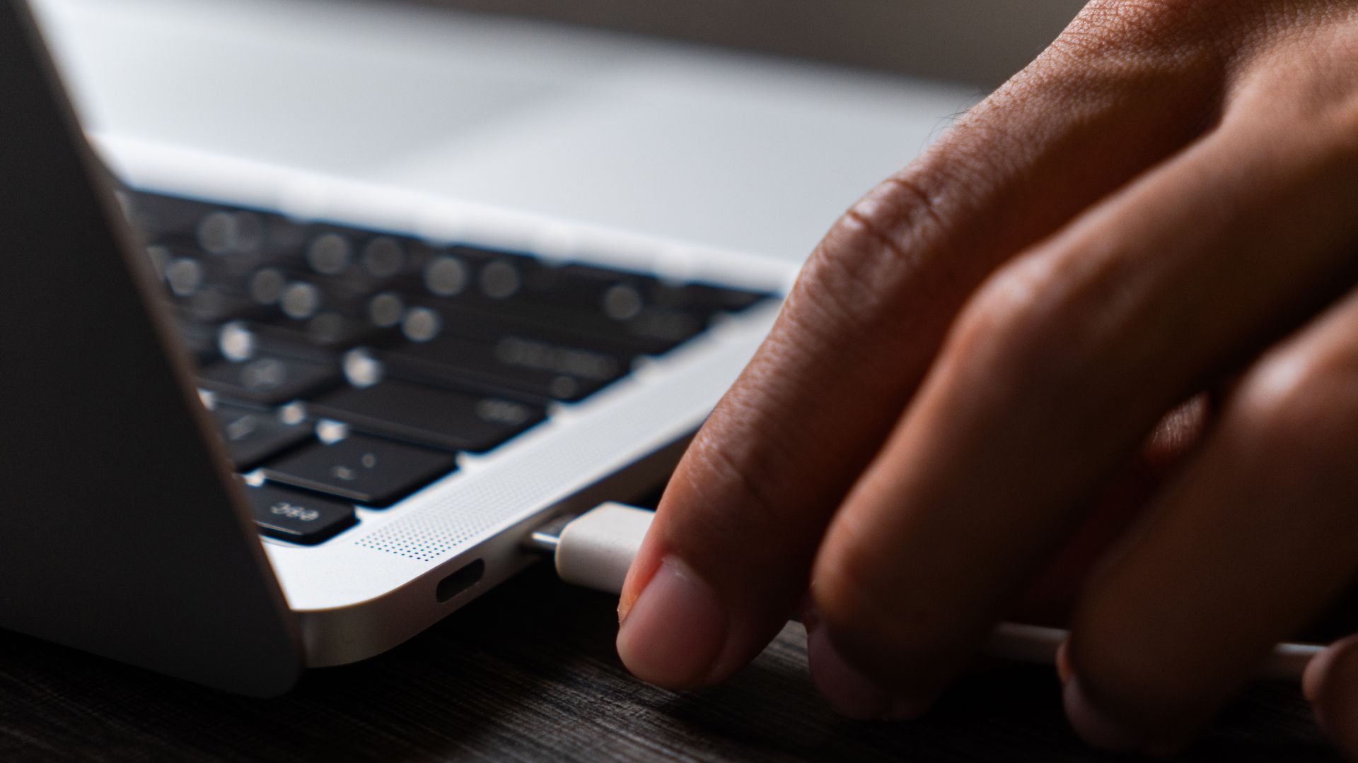 solutii/reparare port USB defect